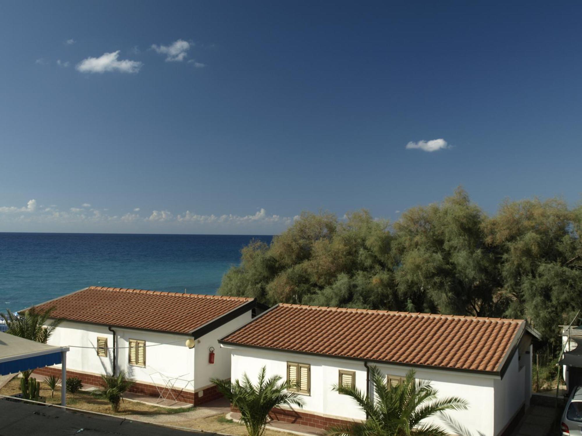 Residence Il Turistico Дзамброне Екстериор снимка