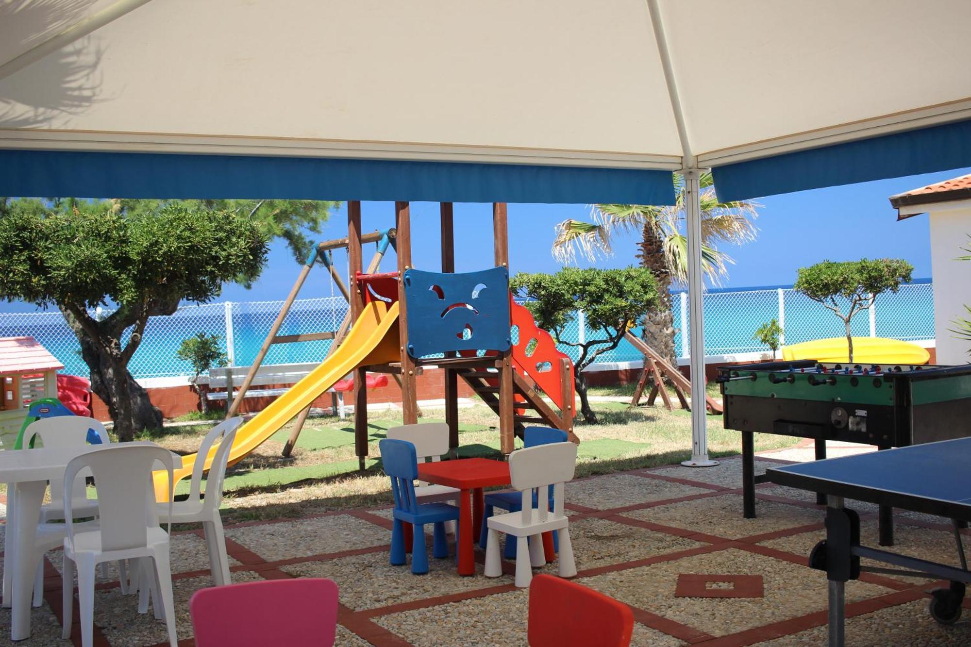Residence Il Turistico Дзамброне Екстериор снимка